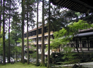 瑠璃・聖宝閣