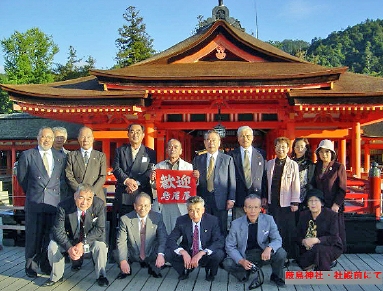 厳島神社にて