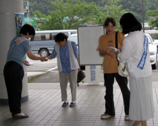 [֊